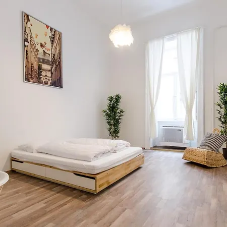 Spacious 3 In Downtown Apartment Budapest