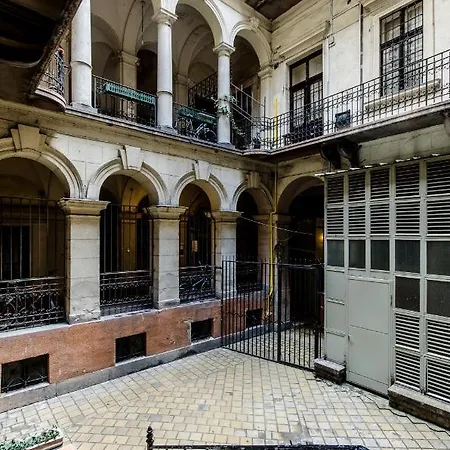 Spacious 3 In Downtown
