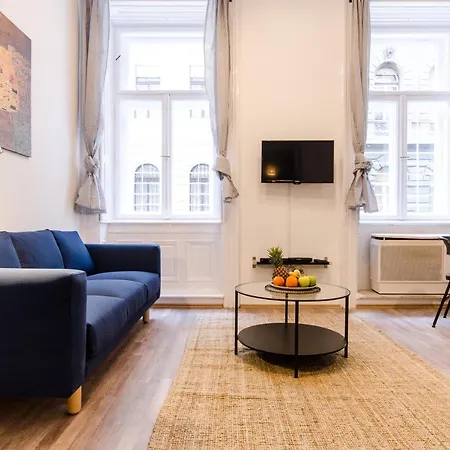 Spacious 3 In Downtown *