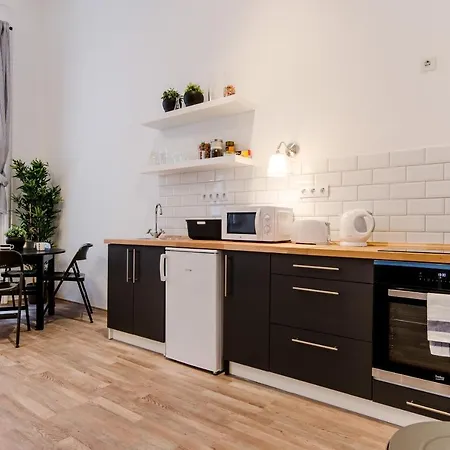 Spacious 3 In Downtown *
