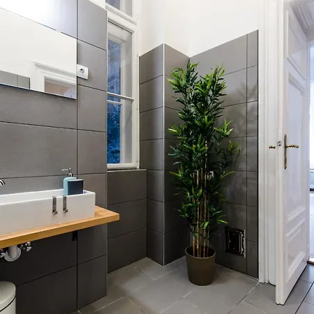 Spacious 3 In Downtown * Budapest